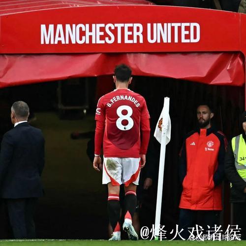 曼联爆发矛盾！阿莫林质疑青训实力，外租球员发照片回击